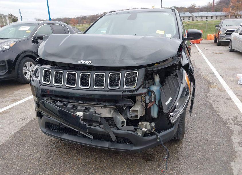 Photo 6 of 2018 Jeep Compass LATITUDE 4X4 (VIN 3C4NJDBBXJT349793)