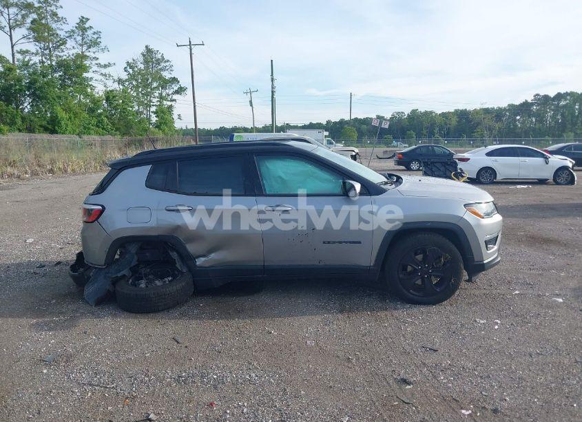 Photo 13 of 2018 Jeep Compass ALTITUDE 4X4 (VIN 3C4NJDBBXJT402489)