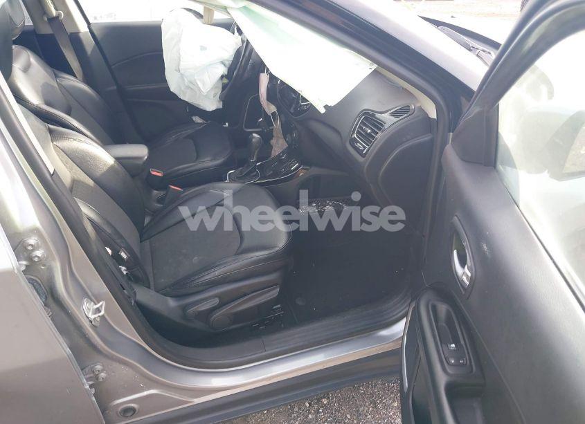 Photo 5 of 2018 Jeep Compass ALTITUDE 4X4 (VIN 3C4NJDBBXJT402489)