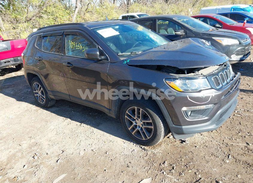 2018 Jeep Compass LATITUDE 4X4 (VIN 3C4NJDBBXJT458268) main photo