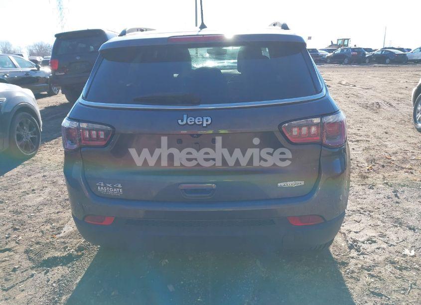 Photo 16 of 2018 Jeep Compass LATITUDE 4X4 (VIN 3C4NJDBBXJT458268)