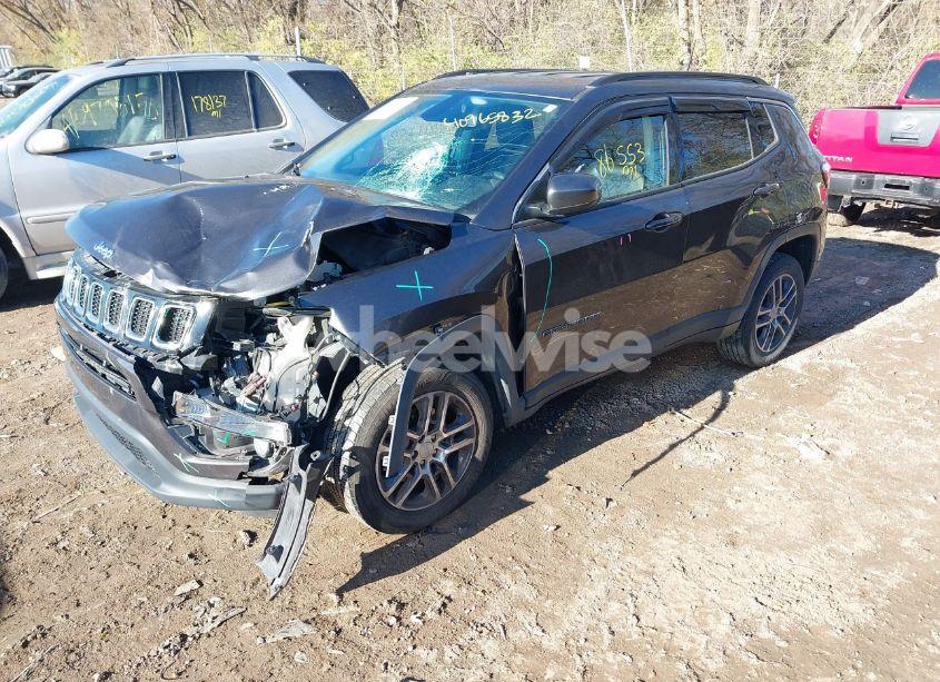 Photo 2 of 2018 Jeep Compass LATITUDE 4X4 (VIN 3C4NJDBBXJT458268)