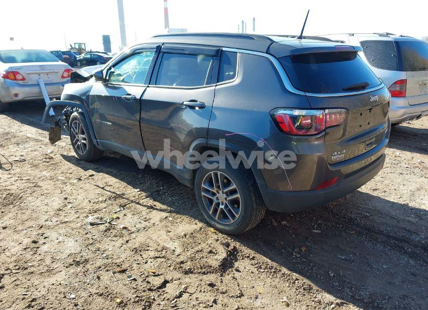 Photo 3 of 2018 Jeep Compass LATITUDE 4X4 (VIN 3C4NJDBBXJT458268)