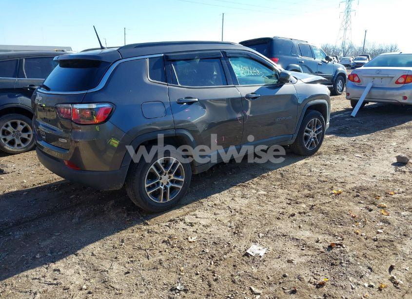 Photo 4 of 2018 Jeep Compass LATITUDE 4X4 (VIN 3C4NJDBBXJT458268)