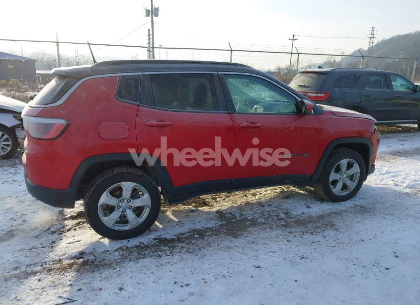 Photo 13 of 2018 Jeep Compass LATITUDE 4X4 (VIN 3C4NJDBBXJT479170)