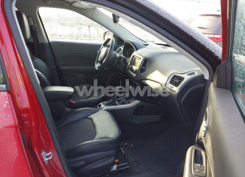 Photo 5 of 2018 Jeep Compass LATITUDE 4X4 (VIN 3C4NJDBBXJT479170)