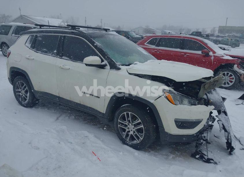 2018 Jeep Compass LATITUDE 4X4 (VIN 3C4NJDBBXJT480268) main photo