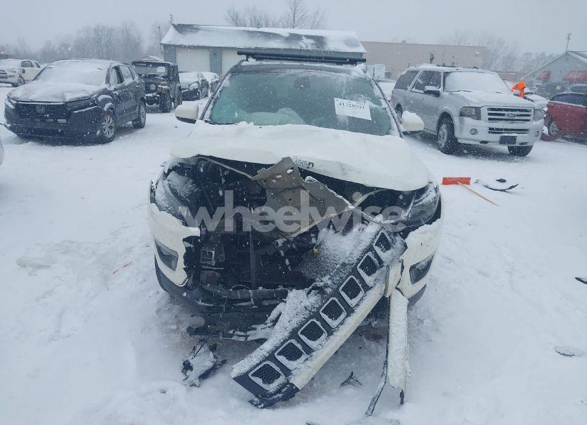 Photo 12 of 2018 Jeep Compass LATITUDE 4X4 (VIN 3C4NJDBBXJT480268)