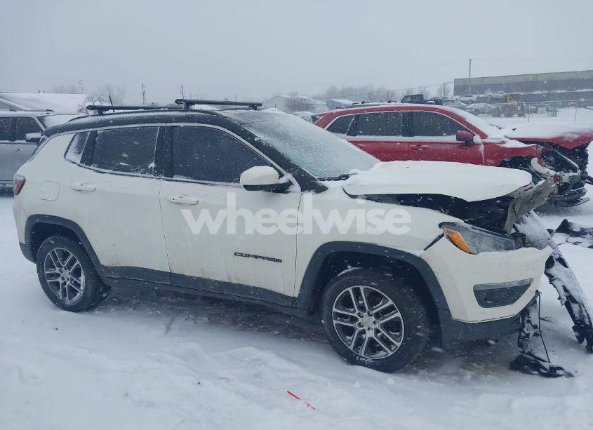 Photo 13 of 2018 Jeep Compass LATITUDE 4X4 (VIN 3C4NJDBBXJT480268)