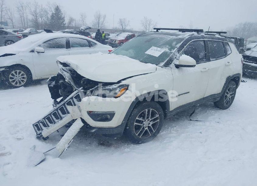 Photo 2 of 2018 Jeep Compass LATITUDE 4X4 (VIN 3C4NJDBBXJT480268)