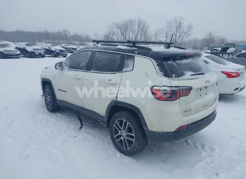 Photo 3 of 2018 Jeep Compass LATITUDE 4X4 (VIN 3C4NJDBBXJT480268)