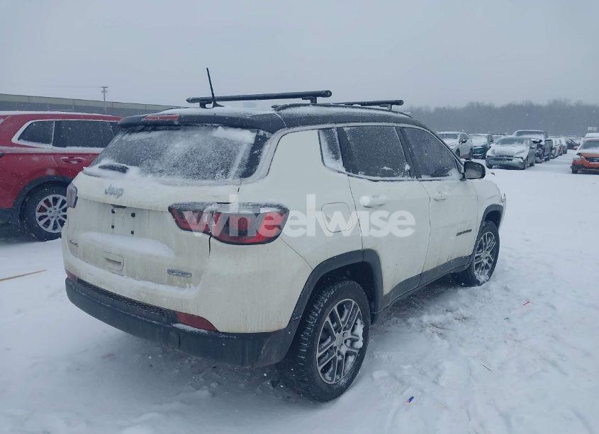 Photo 4 of 2018 Jeep Compass LATITUDE 4X4 (VIN 3C4NJDBBXJT480268)