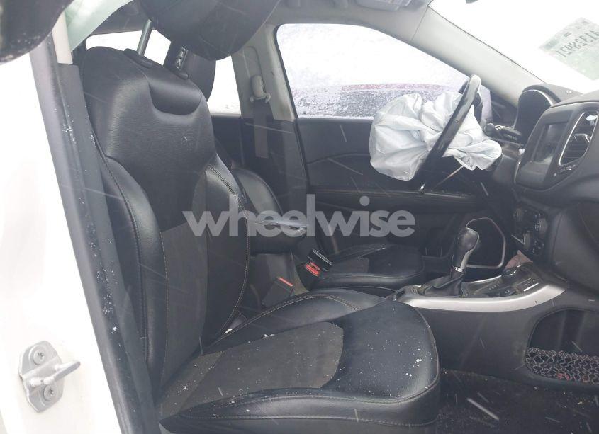 Photo 5 of 2018 Jeep Compass LATITUDE 4X4 (VIN 3C4NJDBBXJT480268)