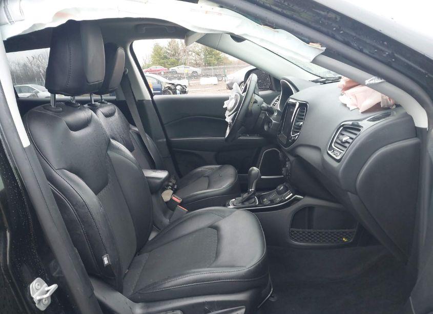 Photo 5 of 2019 Jeep Compass ALTITUDE 4X4 (VIN 3C4NJDBBXKT647441)