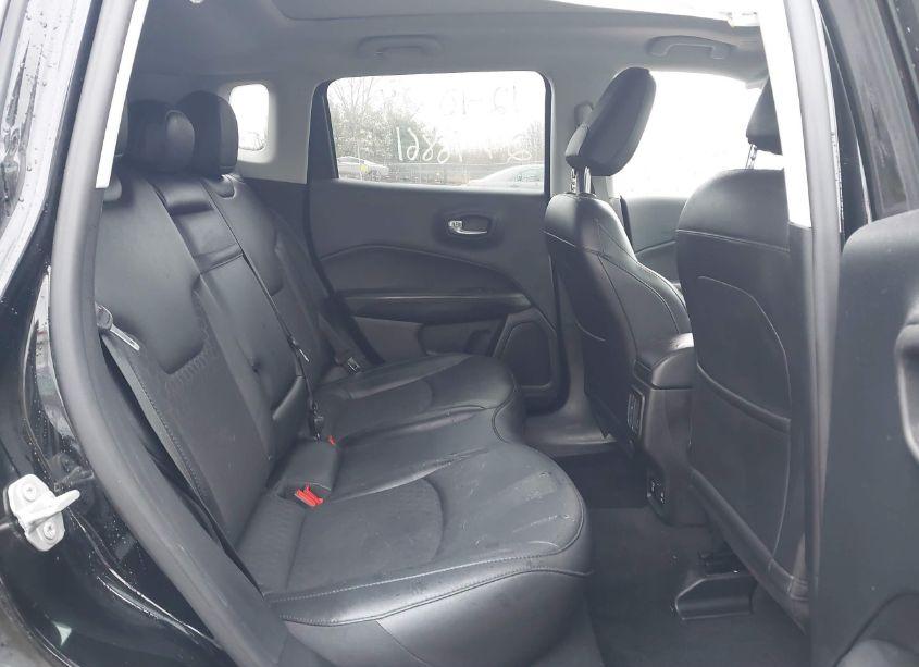 Photo 8 of 2019 Jeep Compass ALTITUDE 4X4 (VIN 3C4NJDBBXKT647441)