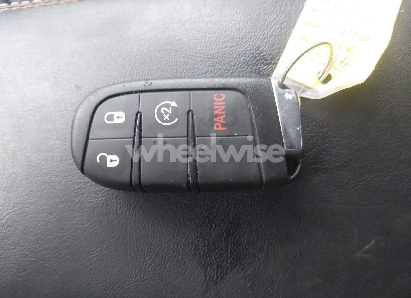 Photo 11 of 2019 Jeep Compass LATITUDE 4X4 (VIN 3C4NJDBBXKT647665)