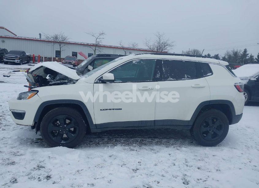 Photo 14 of 2019 Jeep Compass LATITUDE 4X4 (VIN 3C4NJDBBXKT647665)