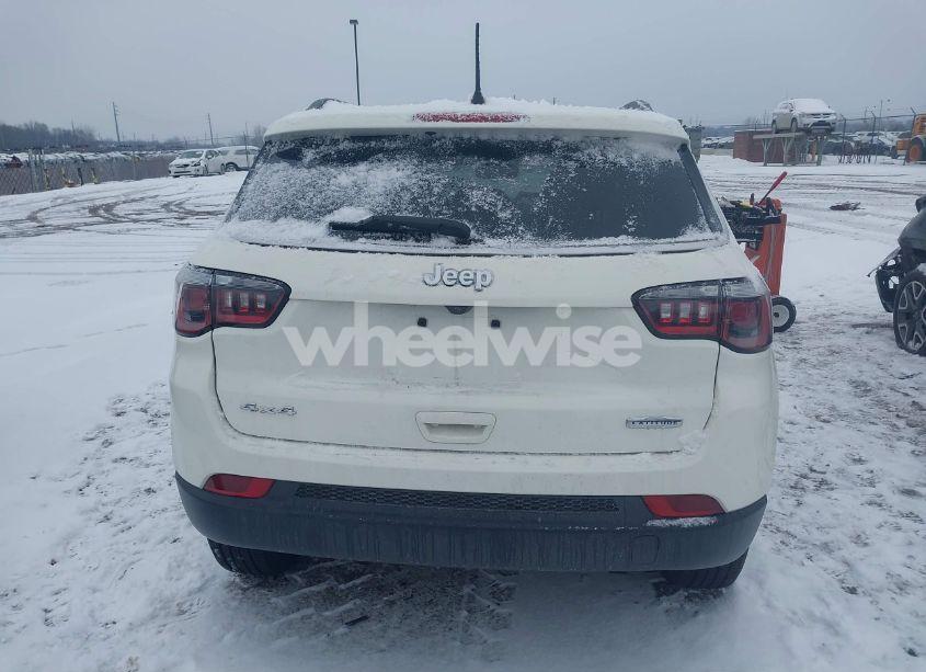 Photo 16 of 2019 Jeep Compass LATITUDE 4X4 (VIN 3C4NJDBBXKT647665)