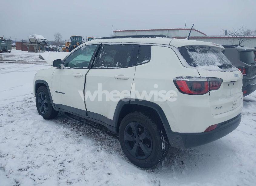 Photo 3 of 2019 Jeep Compass LATITUDE 4X4 (VIN 3C4NJDBBXKT647665)