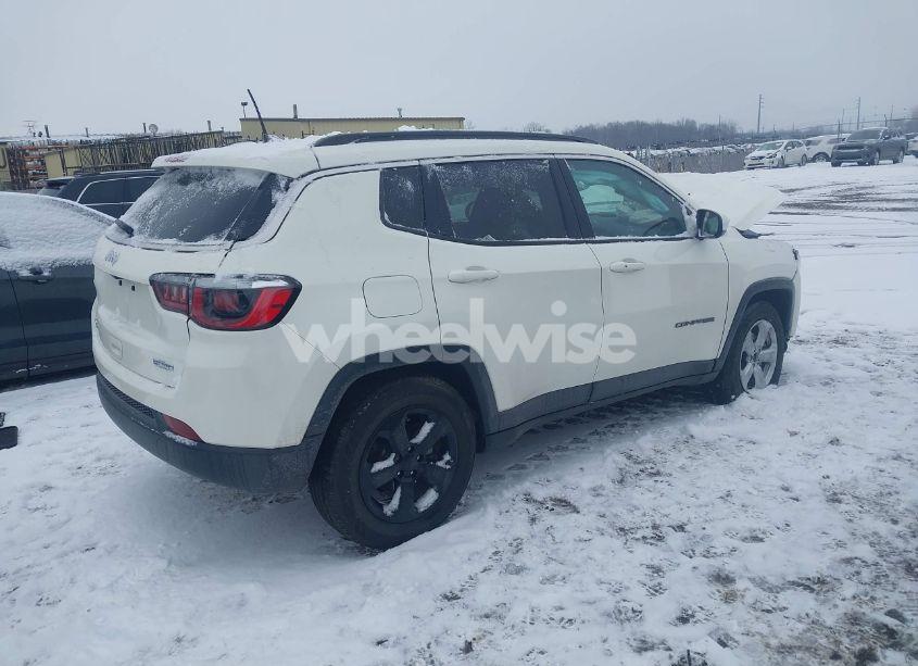 Photo 4 of 2019 Jeep Compass LATITUDE 4X4 (VIN 3C4NJDBBXKT647665)