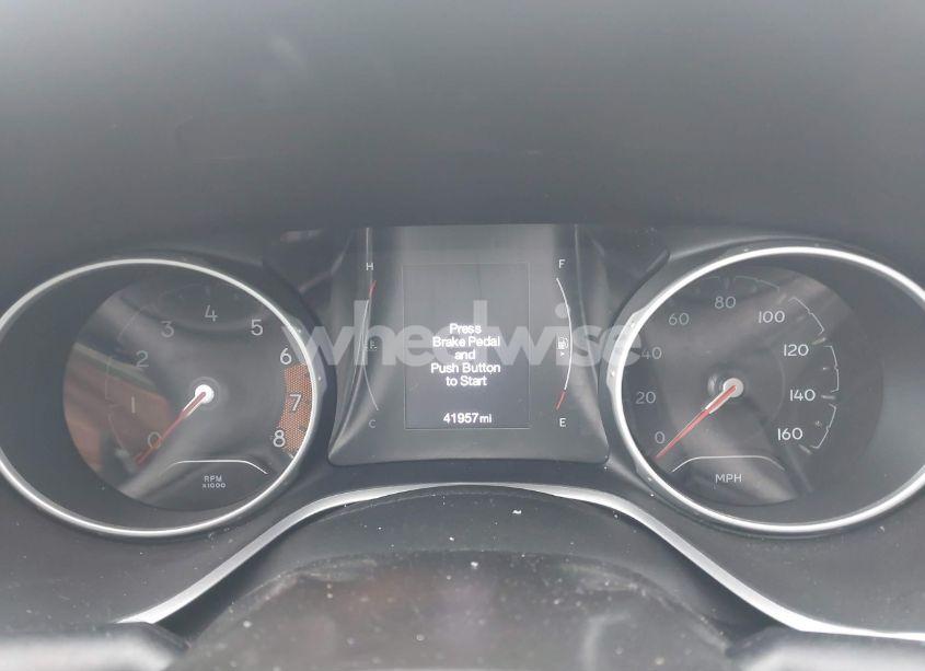 Photo 7 of 2019 Jeep Compass LATITUDE 4X4 (VIN 3C4NJDBBXKT647665)