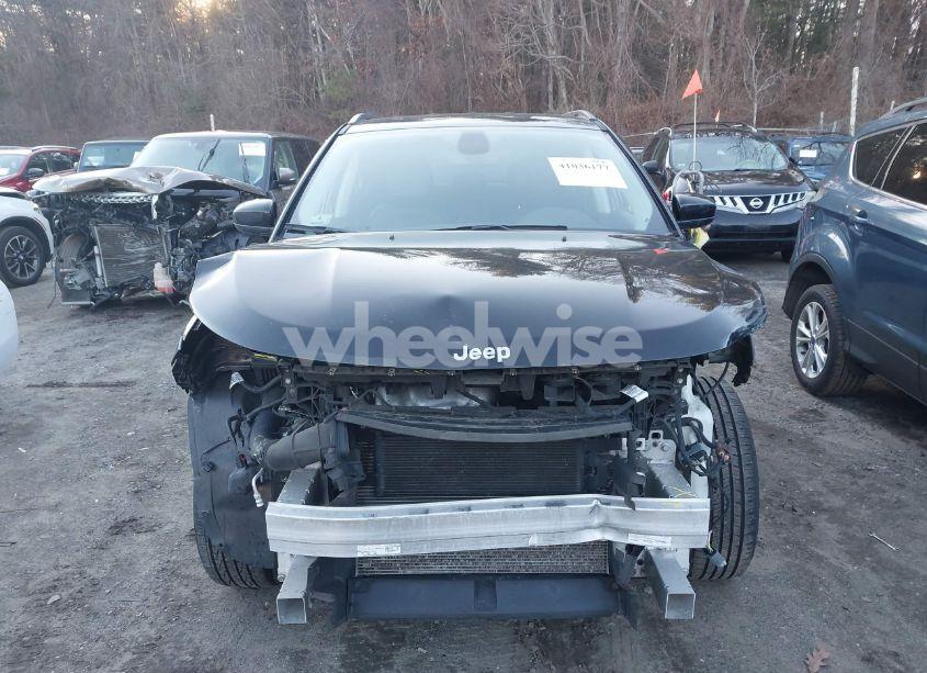 Photo 12 of 2019 Jeep Compass LATITUDE 4X4 (VIN 3C4NJDBBXKT724227)