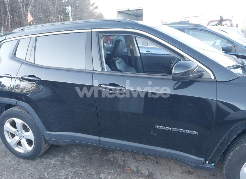 Photo 13 of 2019 Jeep Compass LATITUDE 4X4 (VIN 3C4NJDBBXKT724227)