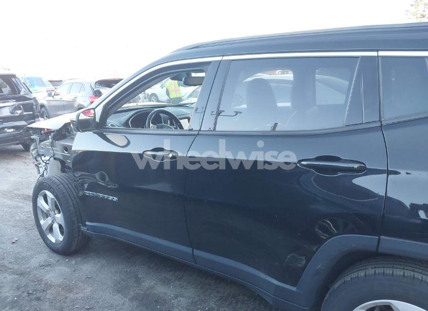 Photo 14 of 2019 Jeep Compass LATITUDE 4X4 (VIN 3C4NJDBBXKT724227)