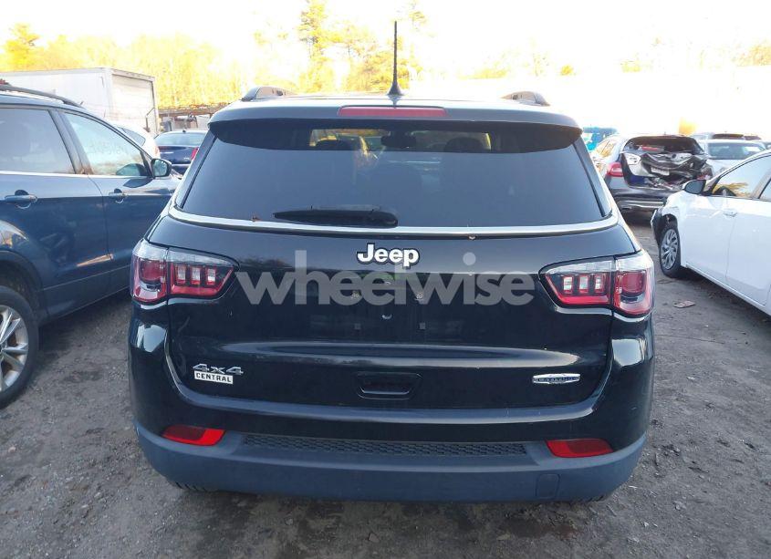 Photo 16 of 2019 Jeep Compass LATITUDE 4X4 (VIN 3C4NJDBBXKT724227)