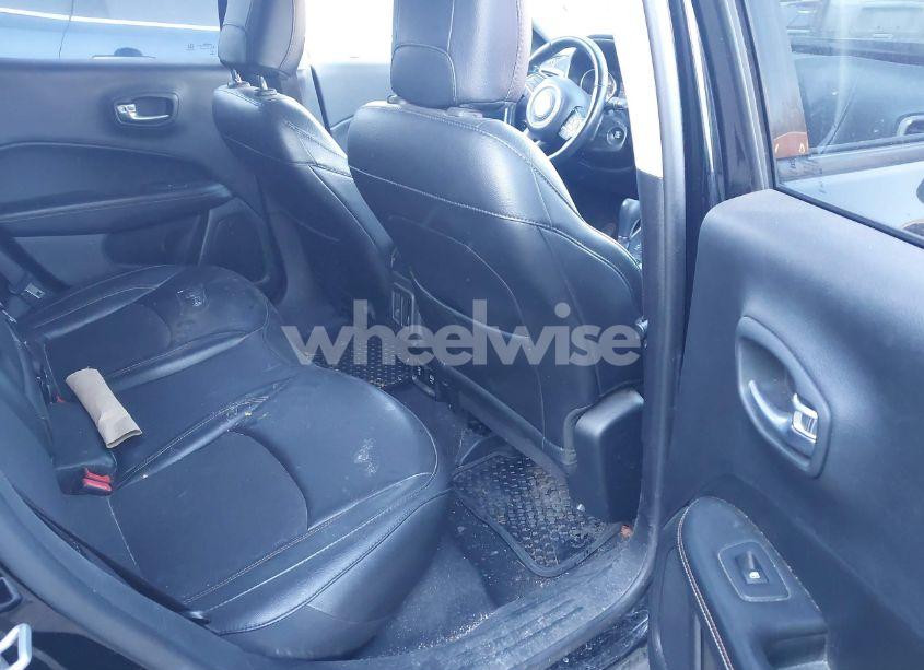 Photo 8 of 2019 Jeep Compass LATITUDE 4X4 (VIN 3C4NJDBBXKT724227)