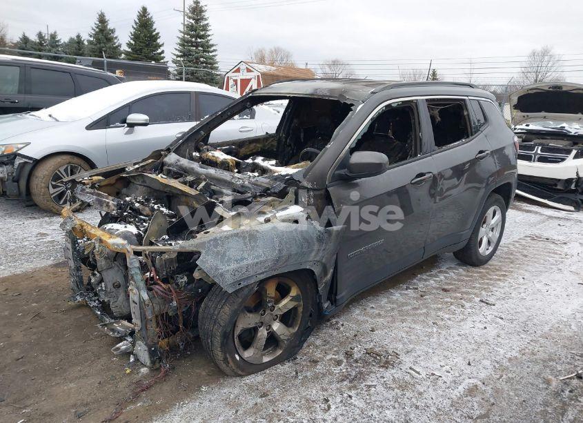 Photo 2 of 2019 Jeep Compass LATITUDE 4X4 (VIN 3C4NJDBBXKT807057)