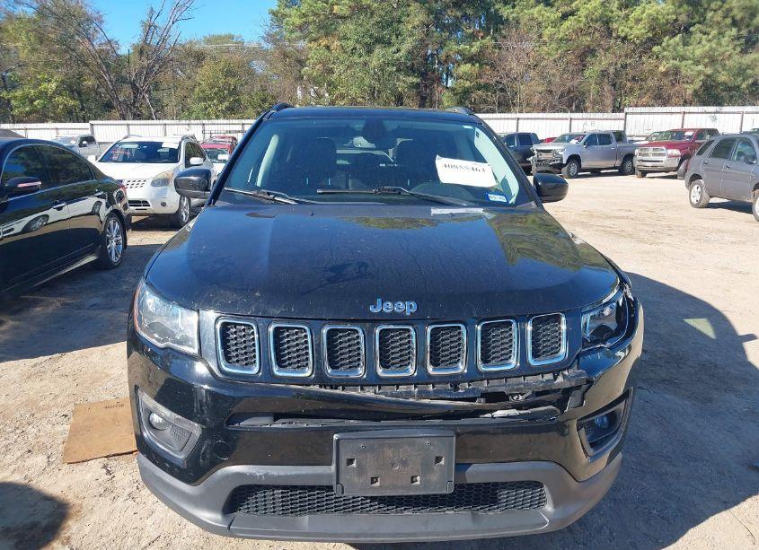 Photo 12 of 2019 Jeep Compass LATITUDE 4X4 (VIN 3C4NJDBBXKT818415)
