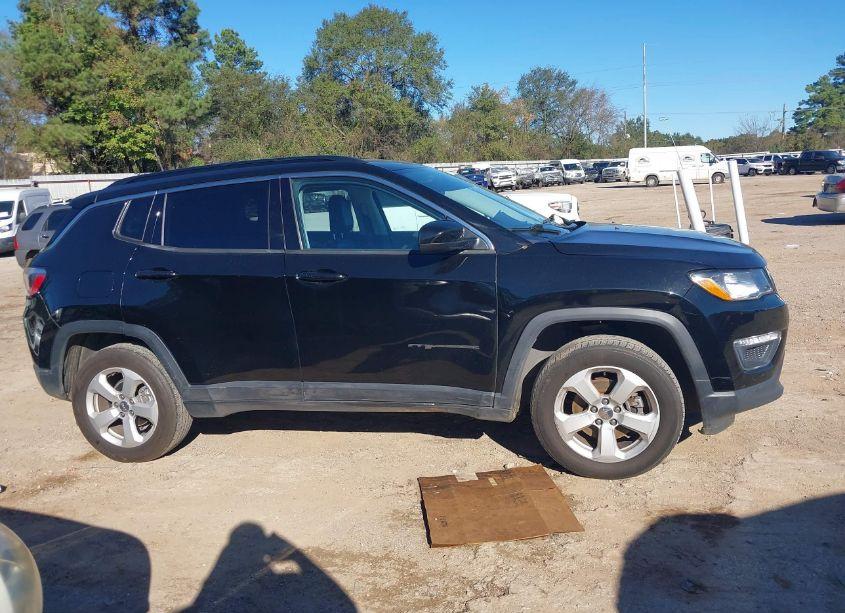 Photo 13 of 2019 Jeep Compass LATITUDE 4X4 (VIN 3C4NJDBBXKT818415)