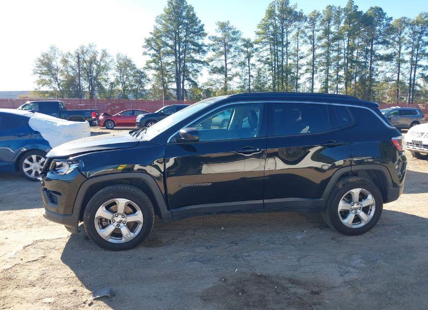 Photo 14 of 2019 Jeep Compass LATITUDE 4X4 (VIN 3C4NJDBBXKT818415)