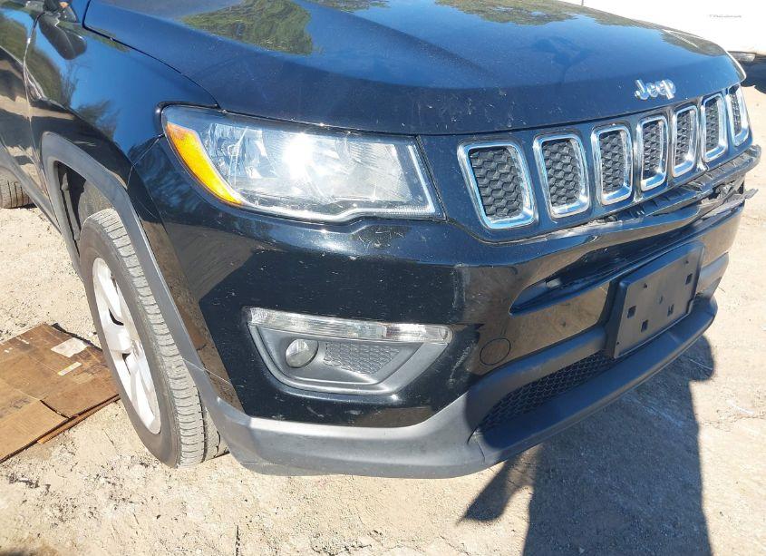 Photo 17 of 2019 Jeep Compass LATITUDE 4X4 (VIN 3C4NJDBBXKT818415)