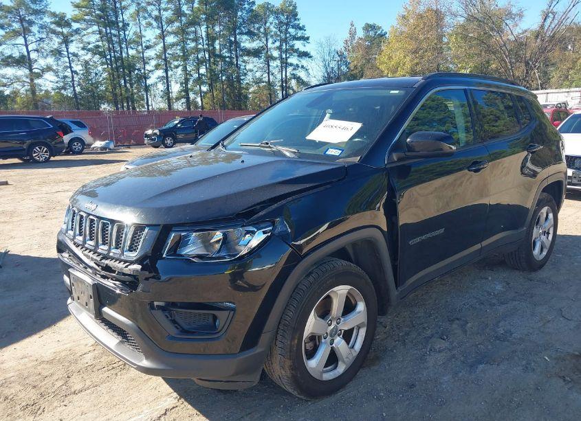 Photo 2 of 2019 Jeep Compass LATITUDE 4X4 (VIN 3C4NJDBBXKT818415)
