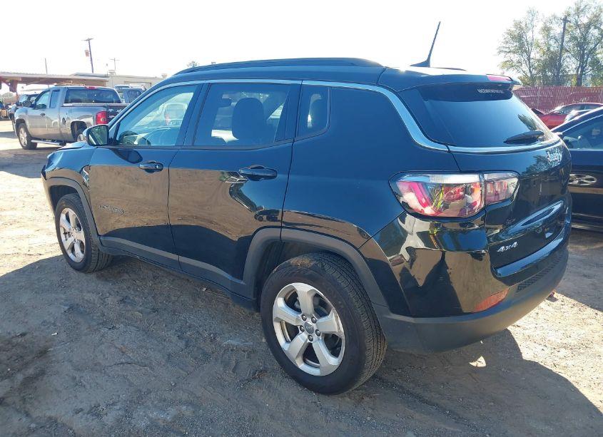 Photo 3 of 2019 Jeep Compass LATITUDE 4X4 (VIN 3C4NJDBBXKT818415)