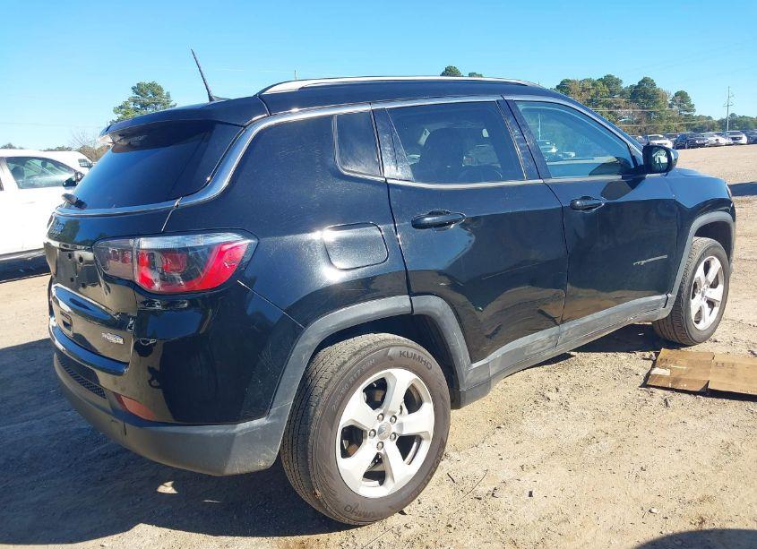 Photo 4 of 2019 Jeep Compass LATITUDE 4X4 (VIN 3C4NJDBBXKT818415)