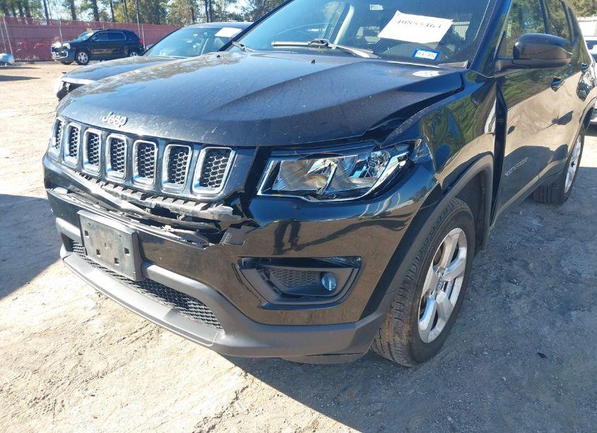Photo 6 of 2019 Jeep Compass LATITUDE 4X4 (VIN 3C4NJDBBXKT818415)