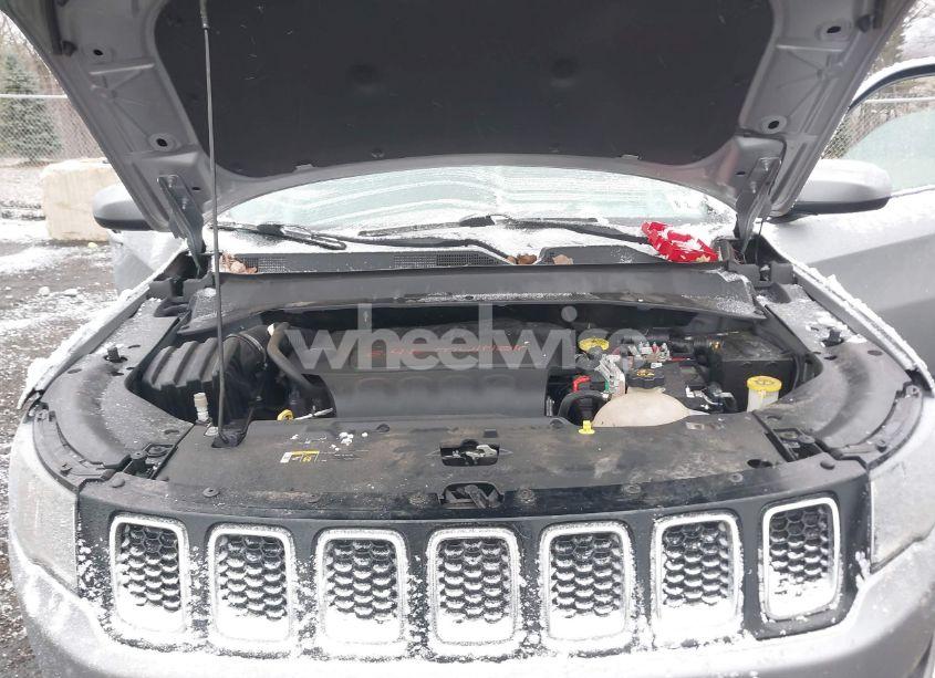 Photo 10 of 2019 Jeep Compass LATITUDE 4X4 (VIN 3C4NJDBBXKT834498)