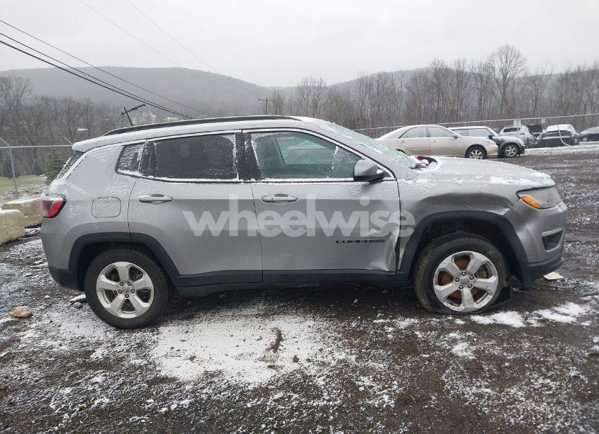 Photo 13 of 2019 Jeep Compass LATITUDE 4X4 (VIN 3C4NJDBBXKT834498)