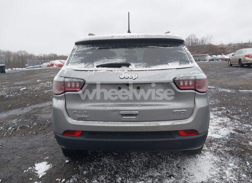 Photo 16 of 2019 Jeep Compass LATITUDE 4X4 (VIN 3C4NJDBBXKT834498)