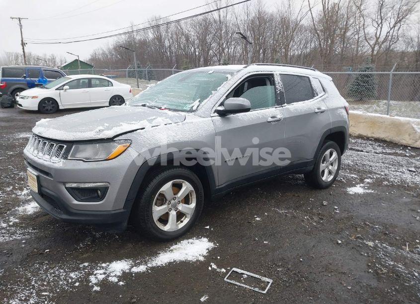 Photo 2 of 2019 Jeep Compass LATITUDE 4X4 (VIN 3C4NJDBBXKT834498)
