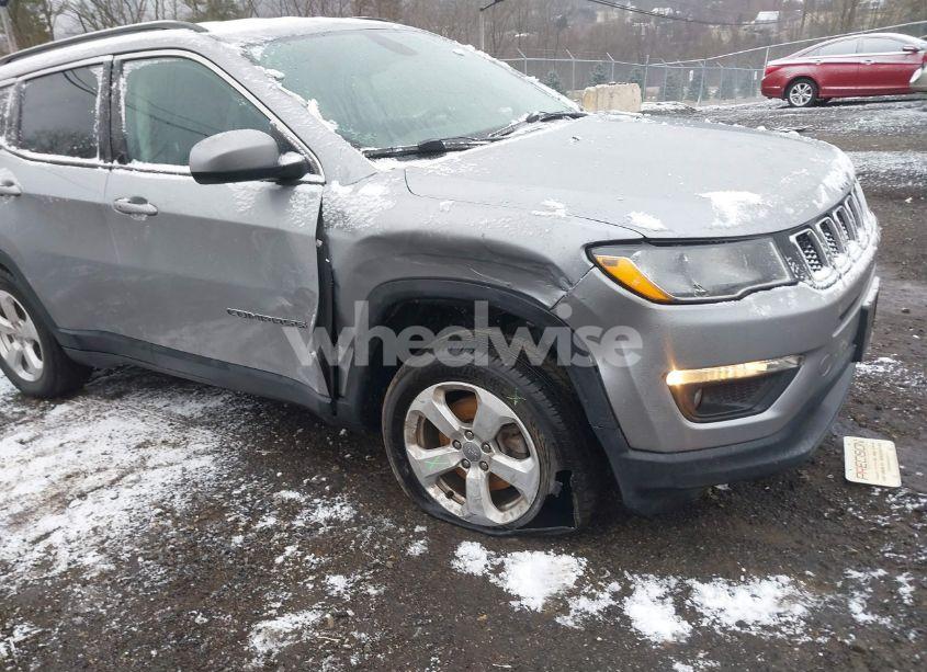 Photo 6 of 2019 Jeep Compass LATITUDE 4X4 (VIN 3C4NJDBBXKT834498)