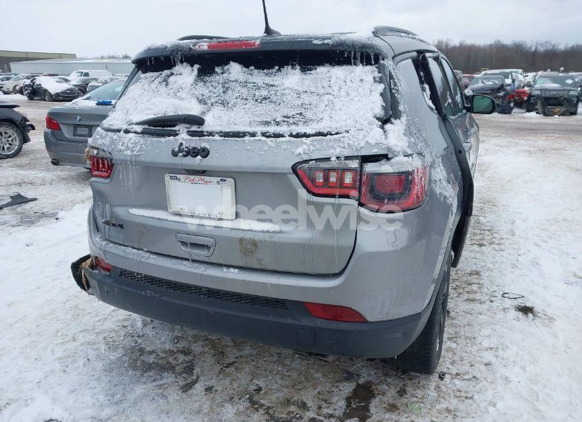 Photo 4 of 2019 Jeep Compass ALTITUDE 4X4 (VIN 3C4NJDBBXKT840382)