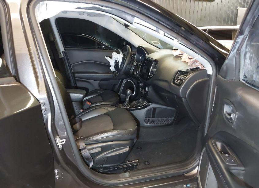 Photo 5 of 2019 Jeep Compass ALTITUDE 4X4 (VIN 3C4NJDBBXKT842651)