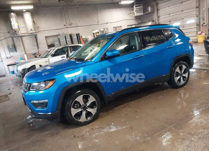 Photo 2 of 2020 Jeep Compass LATITUDE 4X4 (VIN 3C4NJDBBXLT104849)