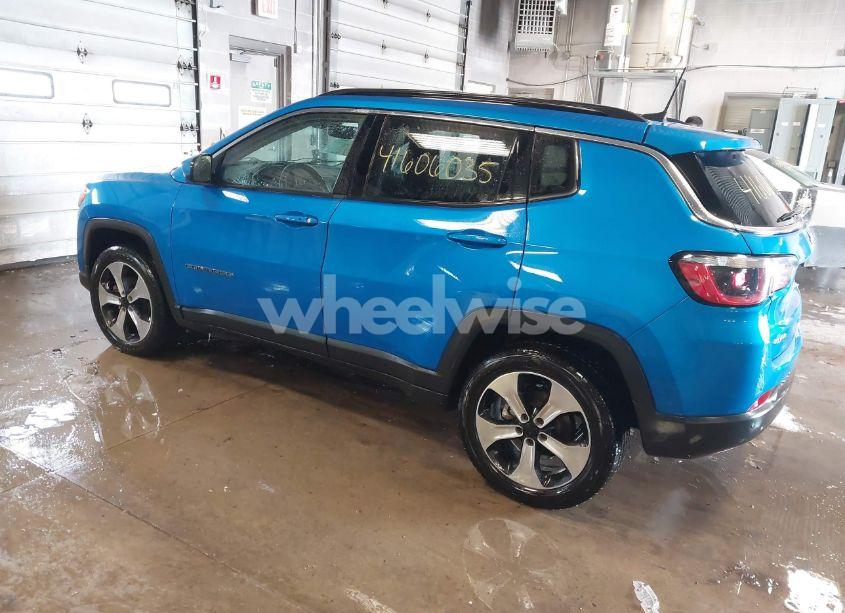 Photo 3 of 2020 Jeep Compass LATITUDE 4X4 (VIN 3C4NJDBBXLT104849)