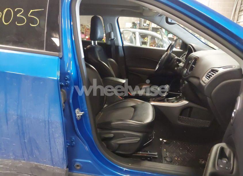 Photo 5 of 2020 Jeep Compass LATITUDE 4X4 (VIN 3C4NJDBBXLT104849)