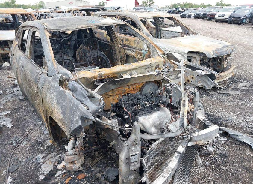 2020 Jeep Compass LATITUDE 4X4 (VIN 3C4NJDBBXLT143182) main photo